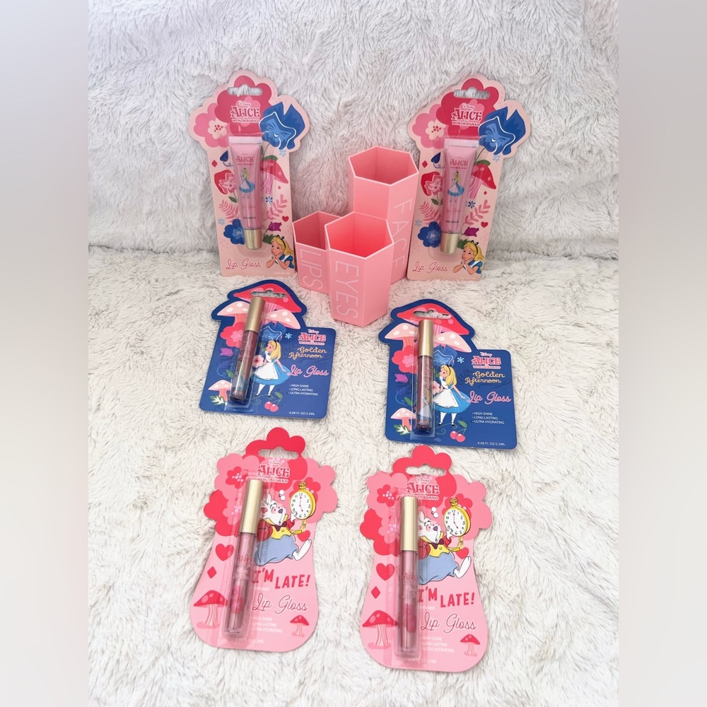 Alice In Wonderland Lip Glosses & Pink Makeup Organizer